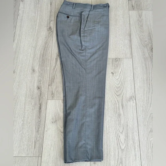 Dkny Gray Men Suit with Notched Lapels, 100% wool, size 42R, pants 34/29